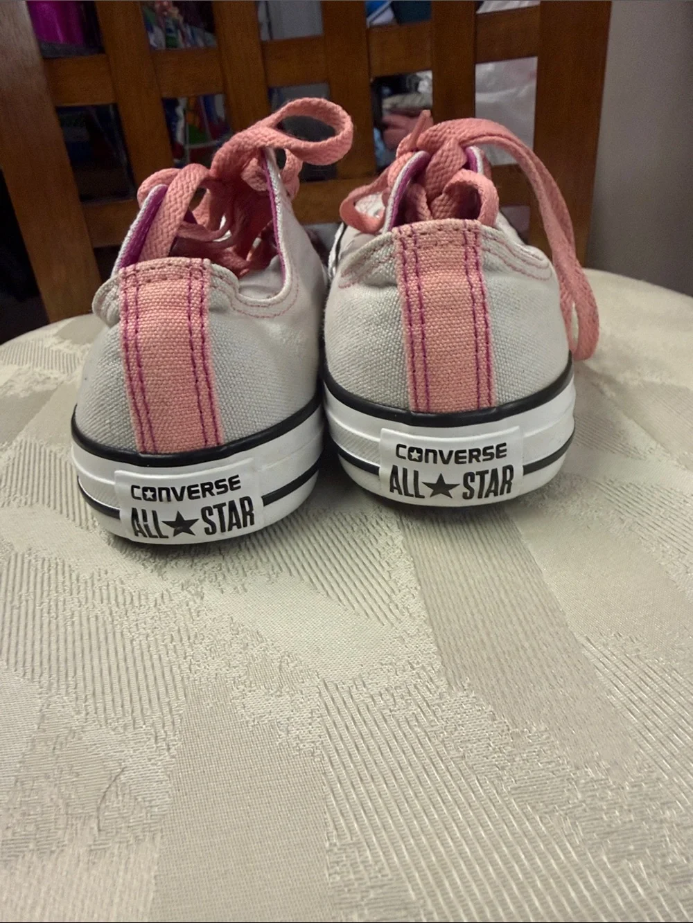 Converse Juniors Low-Top Canvas Sneakers in Pink and Grey